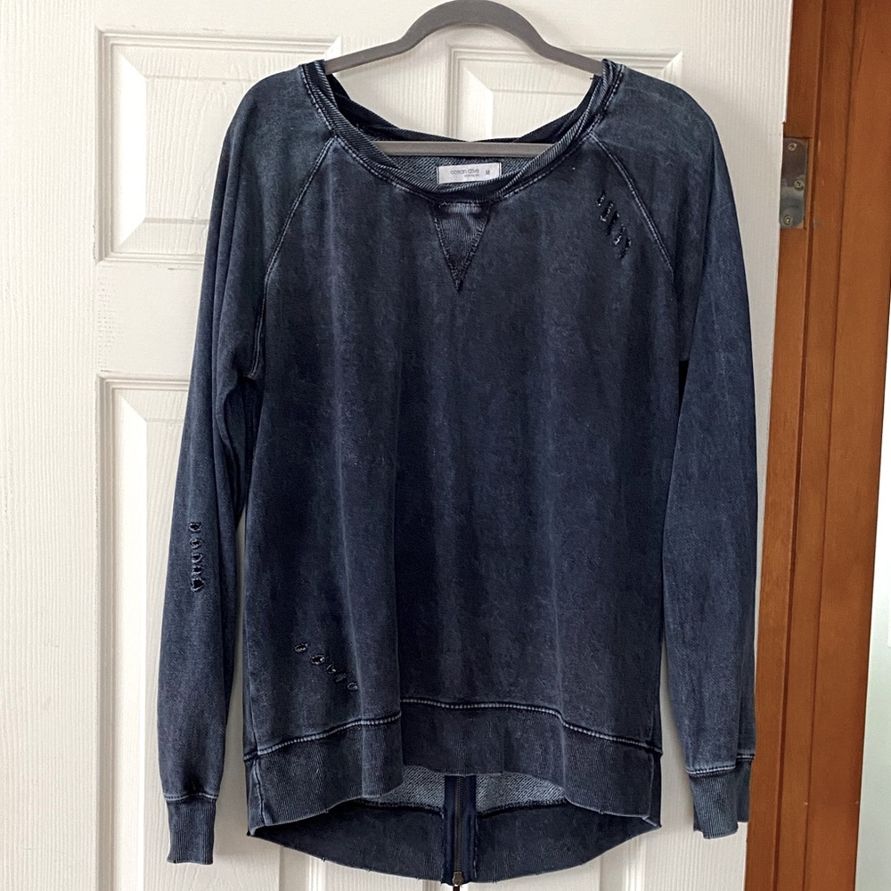 😎 3/$20 Ocean drive distressed crew neck